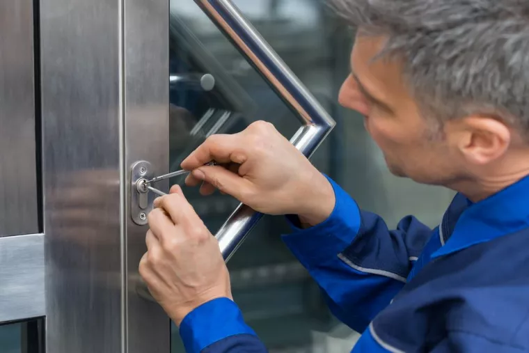 Serrurier pour débloquer une porte d'entrée et reproduire une clé, Toulouse, MP Services